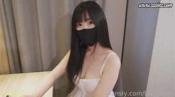 被外卖员跟踪进家，就是喜欢因为我的脚，中出内射